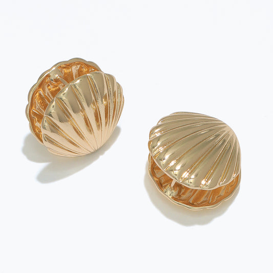 Gold Scallop Shell Huggie
